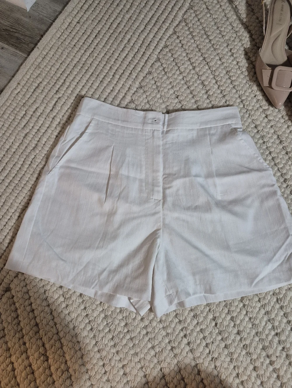 Pretty Garden | White Button Vest and Short Set - Picture 3 of 5